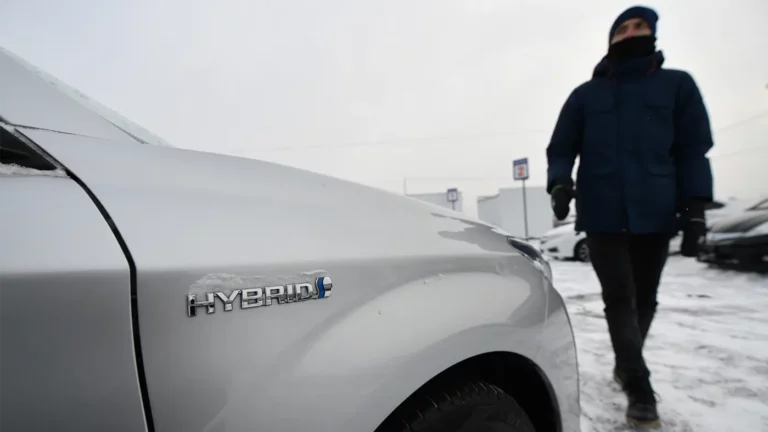 Большинство россиян выступило против повышения утильсбора