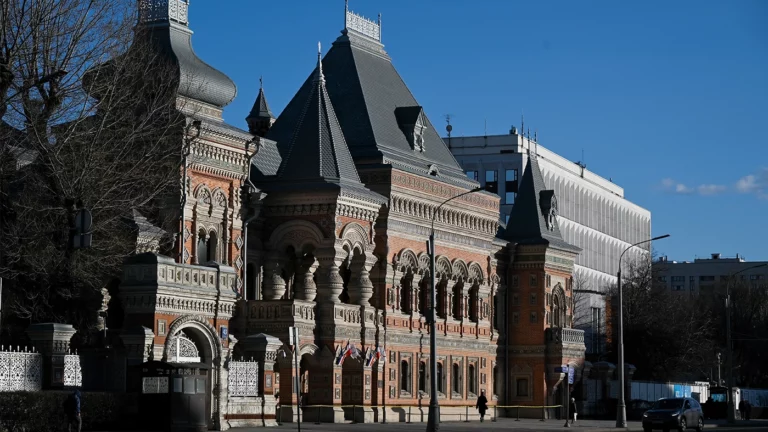 В посольстве Франции рассказали, будут ли выполнять запрет ЕС по визам