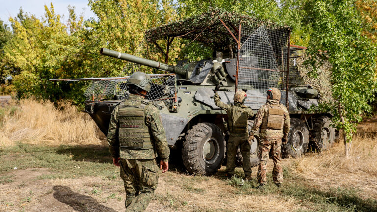 Военнослужащие горного мотострелкового соединения группировки войск «Центр» ВС России
