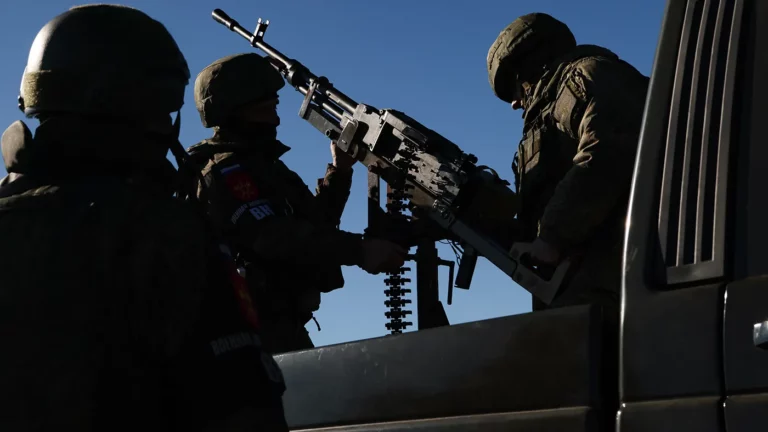 Путин временно упростил прием в гражданство иностранцев-участников СВО и их семей