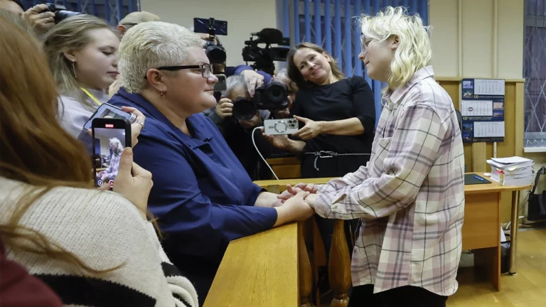 Петербургскую уличную певицу Наоко в третий раз арестовали на 13 суток