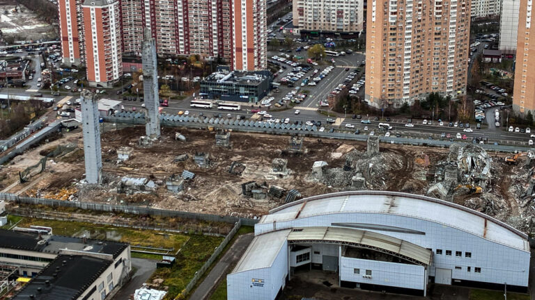 В деле об обрушении комплекса «Снежком» появился первый фигурант