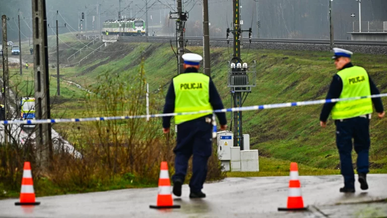 «Причастна разведка с Востока»: в Польше заявили о диверсии на железной дороге