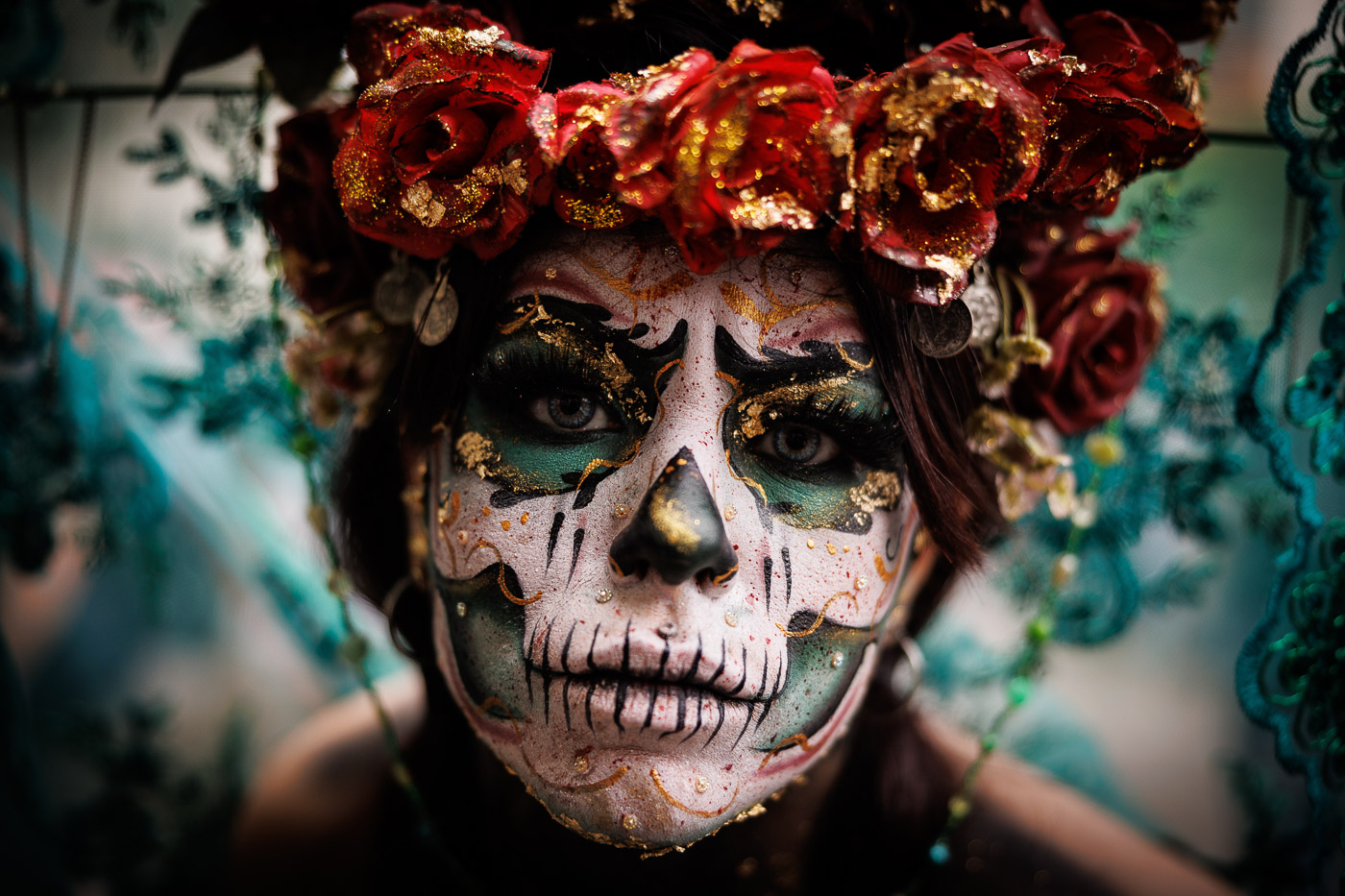 Участница ежегодного «Парада зомби» по случаю Дня мертвых в Сан-Паулу