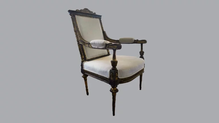 Глава «Сибур» подарил золоченое кресло из коллекции Шереметевых Усадьбе Останкино