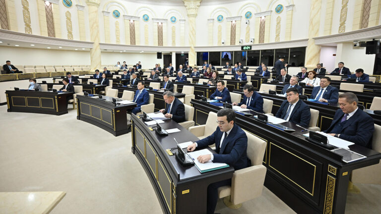 В Казахстане внезапно притормозили с запретом пропаганды ЛГБТ*