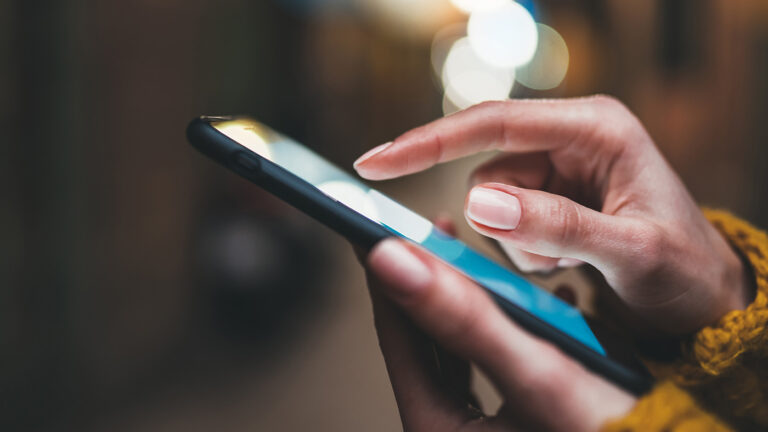 Путин: в России не собираются запрещать иностранные нейросети