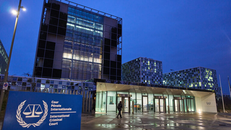 США пригрозили жесткими санкциями суду, выдавшему ордер на арест Путина