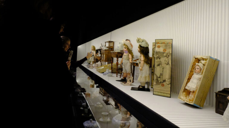 Выставка «Августейшие. Куклы» в Пушкинском: путешествие в детство