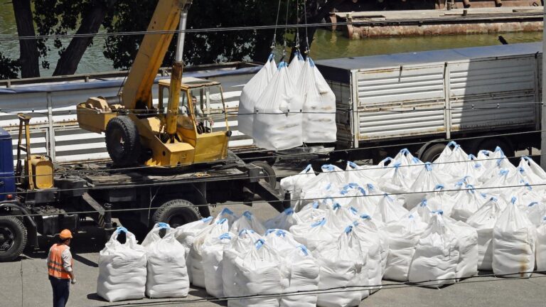 Полтора миллиарда рублей из госрезерва РФ уйдет на развитие ЖКХ на Кавказе