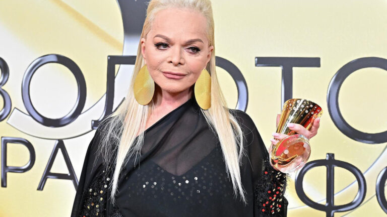 Лариса Долина