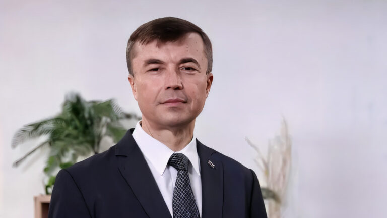 «Бали не резиновый»: посол России в Индонезии Сергей Толченов — о военных учениях, миротворцах, визах и индонезийском хоккее