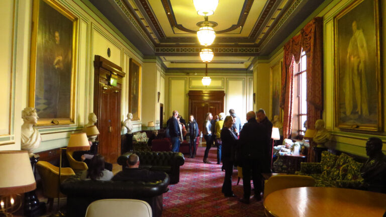 Комната в Масонской ложе в  Лондоне