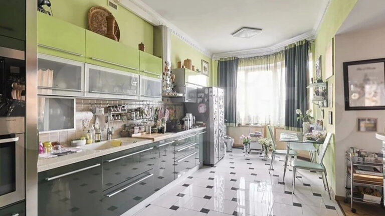 Кухня, она объединена с гостиной