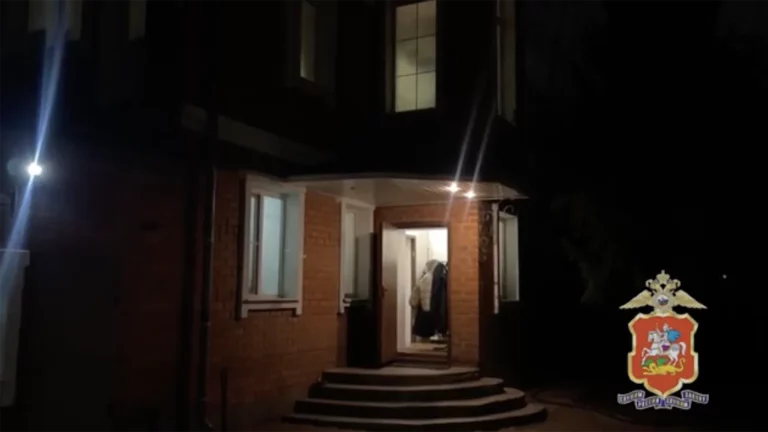 Блогер Антонов задержан после жалоб на пытки в его «элитных» рехабах под Москвой