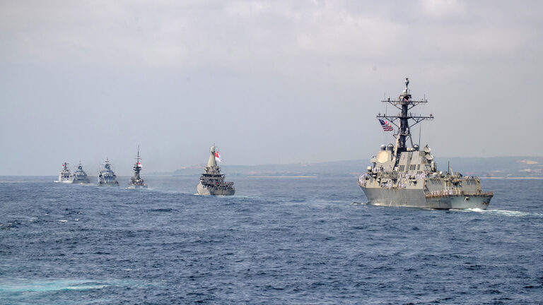 «Показать флаг»: посол России рассказал о совместных учениях с США на Бали