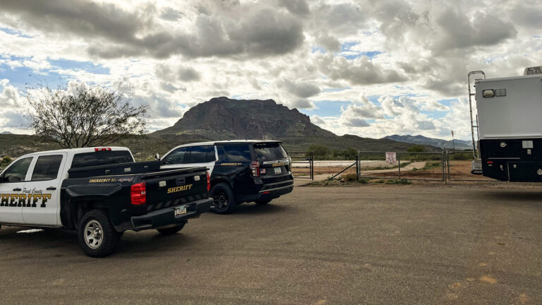 При крушении вертолета в горах Аризоны погибли четыре человека