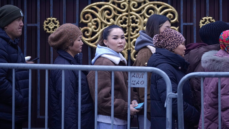 Киргизия подала иск в суд ЕАЭС против России из-за трудовых мигрантов