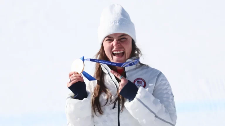 Организаторы Олимпиады-2026 пообещали разобраться с ломающимися медалями