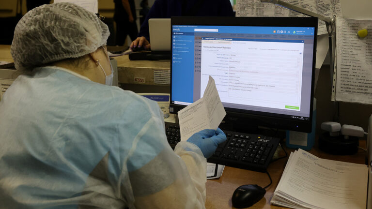 В поликлиниках Петербурга внедрят ЕМИАС: как это будет работать