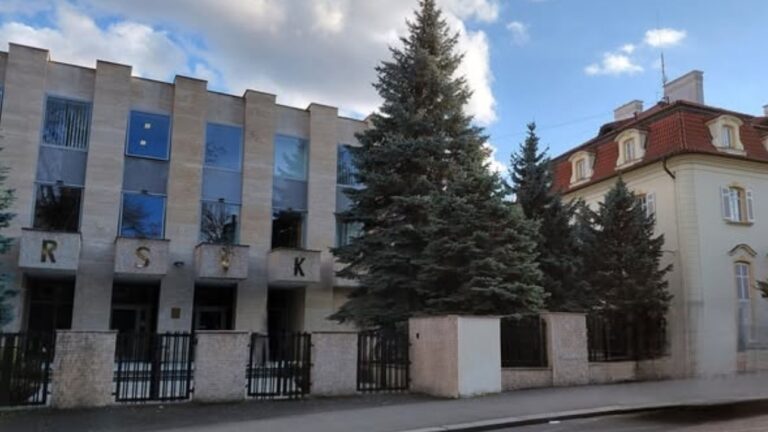 Русский дом в Праге забросали «коктейлями Молотова»