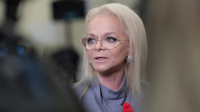 Многомиллионный иск Долиной к обманувшим ее мошенникам передали в другой суд