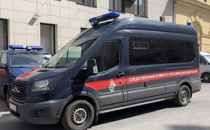 Сбежавший из части военный зарезал конвоира в Петербурге и был задержан