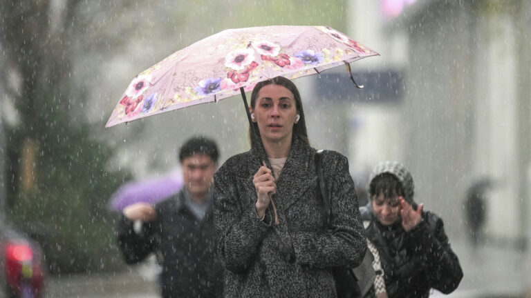 Москву ждут ливни и мокрый снег: когда вернется тепло