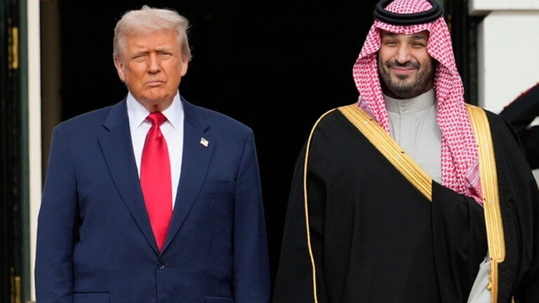 Президент Дональд Трамп и наследный принц Саудовской Аравии Мухаммед ибн Салман во время визита последнего в Белый дом, 18 ноября 2025 года