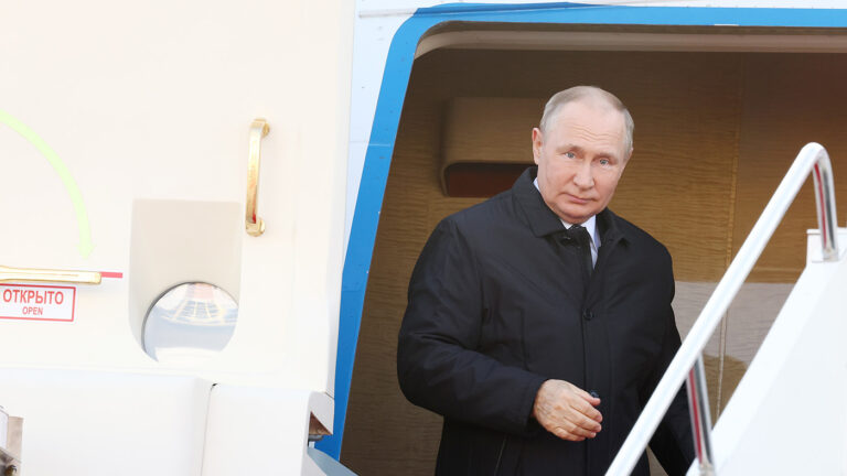 «Россия сейчас в стрессе»: зачем Путин летит в Казахстан