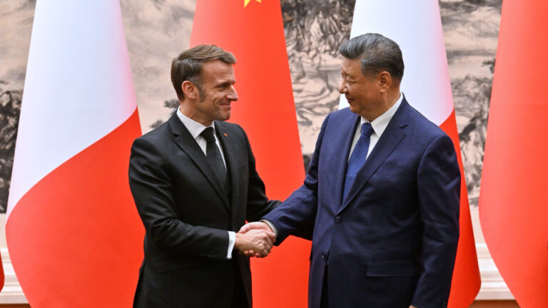 Politico: Макрон хочет пригласить Китай на саммит G7