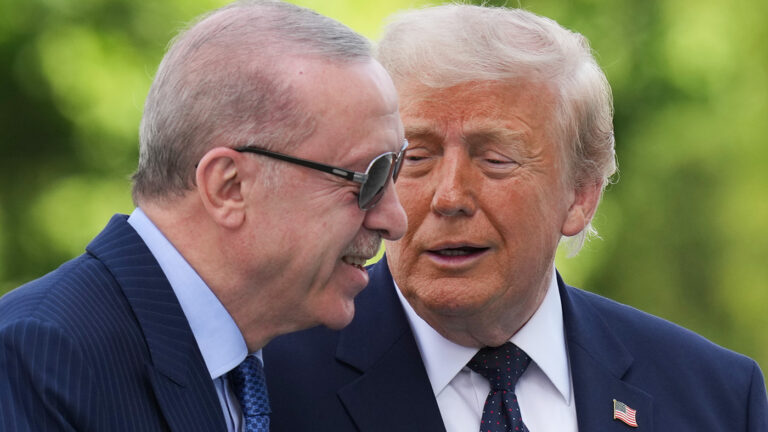 «Европа делает гадости»: назван истинный мотив поездки Трампа на саммит НАТО