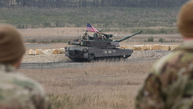 Американские ракеты ATACMS и танки Abrams будут производить в Европе