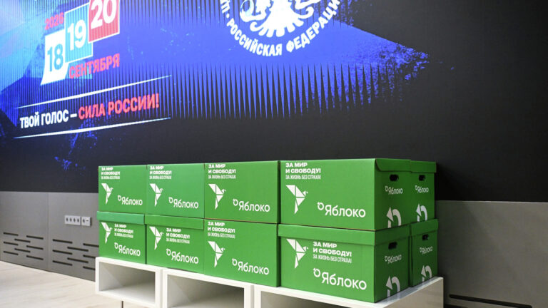 «Людям не нравится многое»: что стоит за регистрацией «Яблока» на выборах в Госдуму