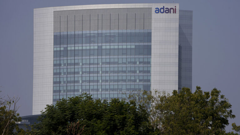 Три года после атаки Hindenburg: как аналитики оценивают Adani по фундаментальным показателям