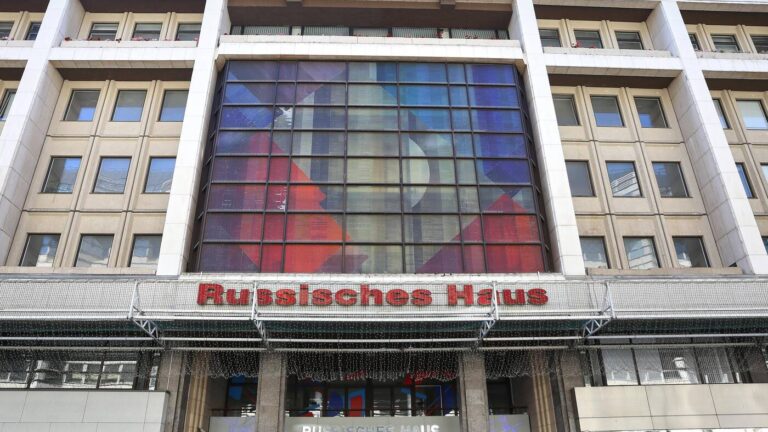 Власти Германии ответили на призывы закрыть «Русский дом» в Берлине