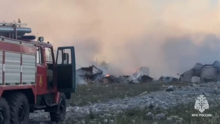 При пожаре на заводе по производству петард в Ярославской области погибли люди: что известно